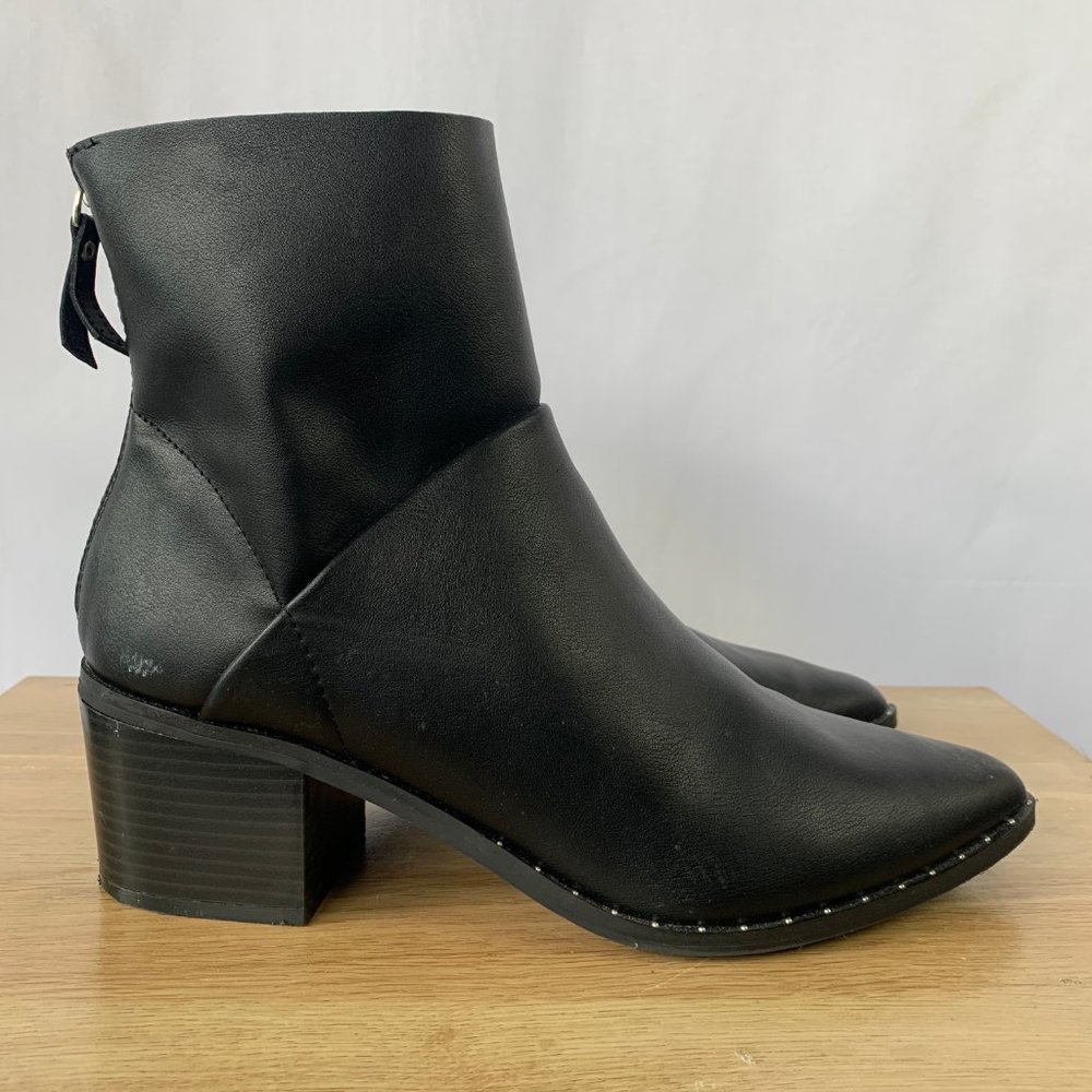 Like New! Pointed Black Boot with Studs